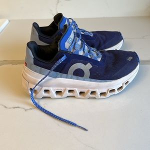 On Cloudmonster açaí/lavender (blue) size W6